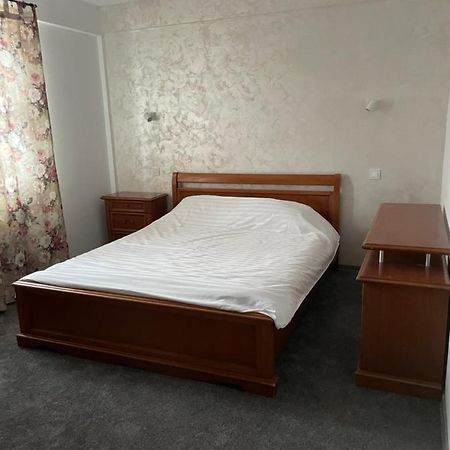 Eroilor Apartament Lägenhet Suceava Exteriör bild