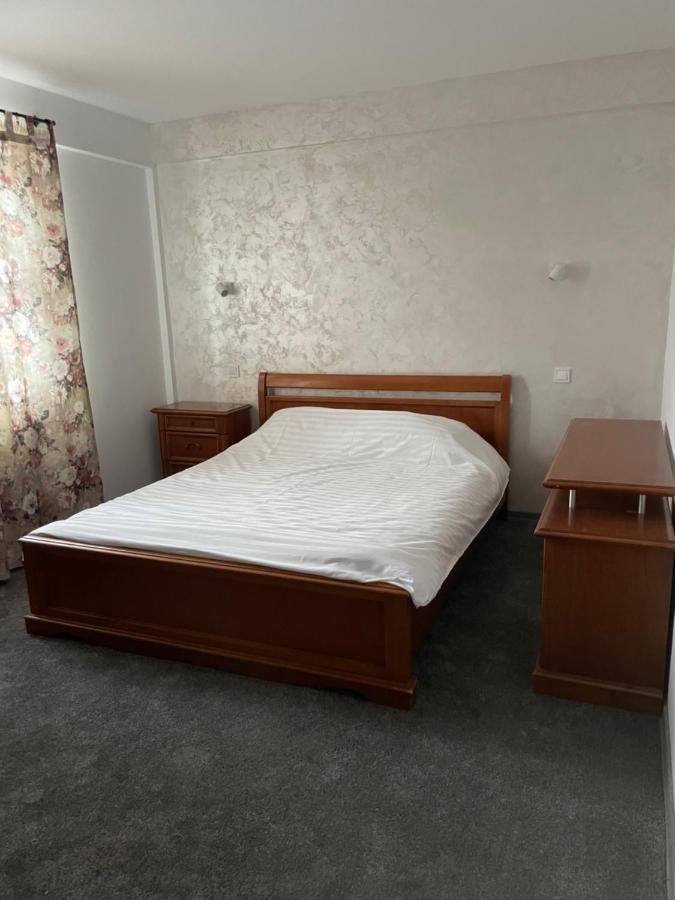 Eroilor Apartament Lägenhet Suceava Exteriör bild